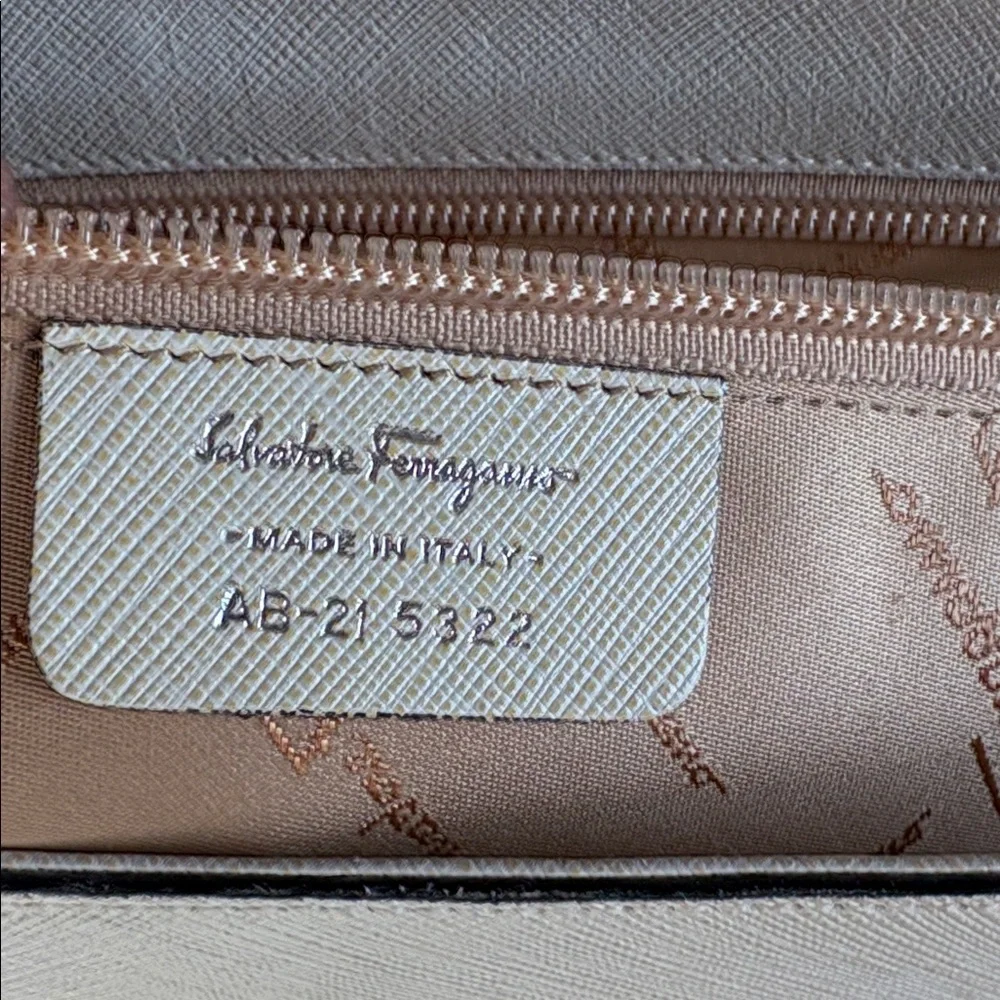 Salvatore Ferragamo Gancini Off White Handbag EUC $2500 Bag!!